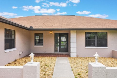 House in Tavares, Florida 3 bedrooms, 160.07 sq.m. № 1686513 - photo 8