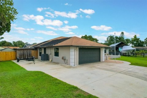 House in Tavares, Florida 3 bedrooms, 160.07 sq.m. № 1686513 - photo 4