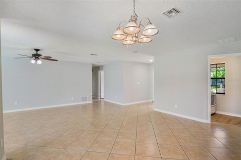 House in Tavares, Florida 3 bedrooms, 160.07 sq.m. № 1686513 - photo 16