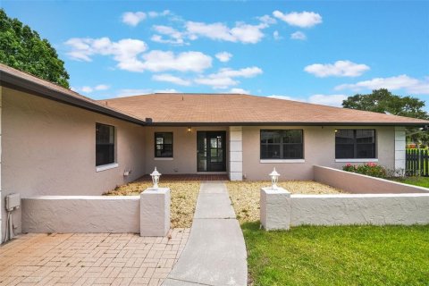 House in Tavares, Florida 3 bedrooms, 160.07 sq.m. № 1686513 - photo 7