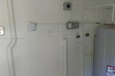 House in Miami, Florida 2 bedrooms, 72.74 sq.m. № 1995043 - photo 12