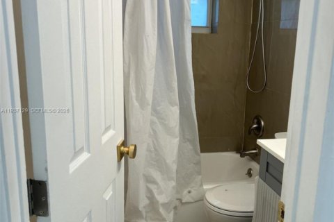 House in Miami, Florida 2 bedrooms, 72.74 sq.m. № 1995043 - photo 8