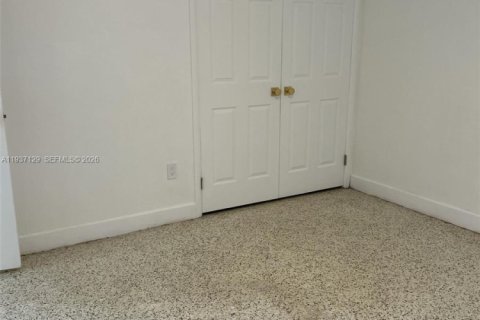 House in Miami, Florida 2 bedrooms, 72.74 sq.m. № 1995043 - photo 10