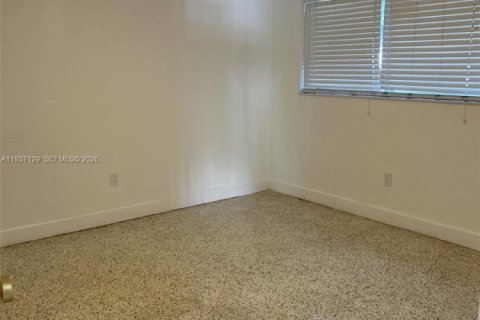 House in Miami, Florida 2 bedrooms, 72.74 sq.m. № 1995043 - photo 11