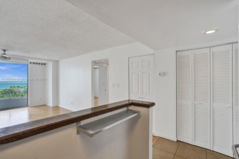 Condo in Miami, Florida, 1 bedroom  № 1642032 - photo 18