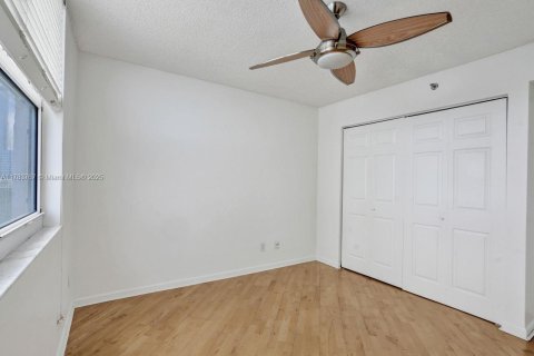 Condo in Miami, Florida, 1 bedroom  № 1642032 - photo 13
