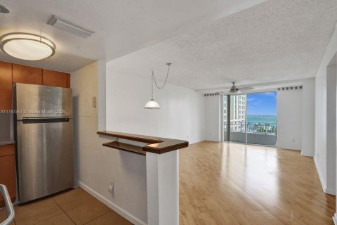 Condo in Miami, Florida, 1 bedroom  № 1642032 - photo 8