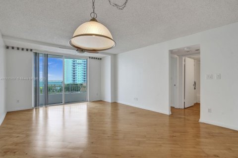 Condo in Miami, Florida, 1 bedroom  № 1642032 - photo 20