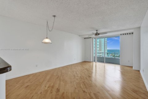 Condo in Miami, Florida, 1 bedroom  № 1642032 - photo 19