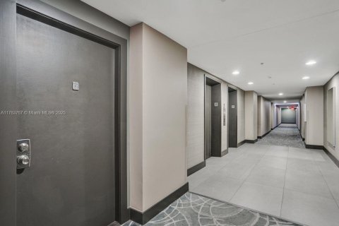 Condo in Miami, Florida, 1 bedroom  № 1642032 - photo 7