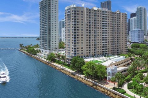 Condo in Miami, Florida, 1 bedroom  № 1642032 - photo 2