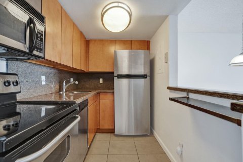 Condo in Miami, Florida, 1 bedroom  № 1642032 - photo 9