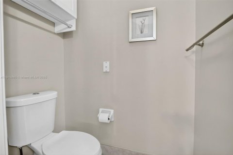 Купить виллу или дом в Пемброк-Пайнс, Флорида 4 спальни, 201.78м2, № 1970870 - фото 30