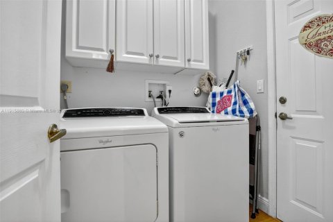 Купить виллу или дом в Пемброк-Пайнс, Флорида 4 спальни, 201.78м2, № 1970870 - фото 20