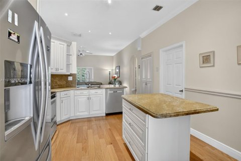 Купить виллу или дом в Пемброк-Пайнс, Флорида 4 спальни, 201.78м2, № 1970870 - фото 16