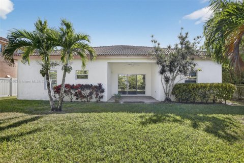 Купить виллу или дом в Пемброк-Пайнс, Флорида 4 спальни, 201.78м2, № 1970870 - фото 5