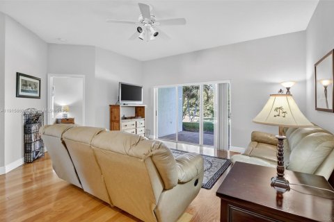 Купить виллу или дом в Пемброк-Пайнс, Флорида 4 спальни, 201.78м2, № 1970870 - фото 21