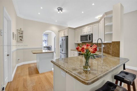 Купить виллу или дом в Пемброк-Пайнс, Флорида 4 спальни, 201.78м2, № 1970870 - фото 19