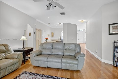 Купить виллу или дом в Пемброк-Пайнс, Флорида 4 спальни, 201.78м2, № 1970870 - фото 23