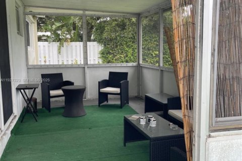 Casa en alquiler en Dania Beach, Florida, 2 dormitorios, 75.44 m2 № 1986245 - foto 10