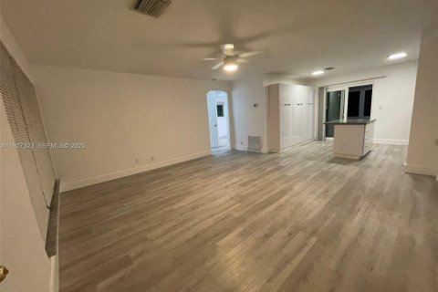 Casa en alquiler en Dania Beach, Florida, 2 dormitorios, 75.44 m2 № 1986245 - foto 2