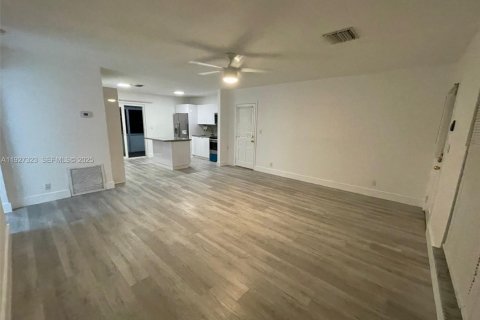 Casa en alquiler en Dania Beach, Florida, 2 dormitorios, 75.44 m2 № 1986245 - foto 4