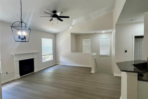 Touwnhouse à louer à Tampa, Floride: 2 chambres, 109.16 m2 № 2115386 - photo 3