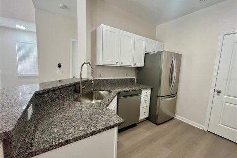 Touwnhouse à louer à Tampa, Floride: 2 chambres, 109.16 m2 № 2115386 - photo 10