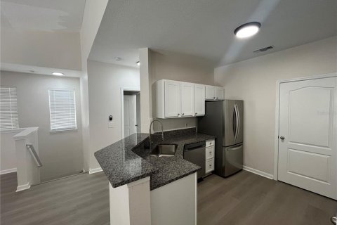 Touwnhouse à louer à Tampa, Floride: 2 chambres, 109.16 m2 № 2115386 - photo 9