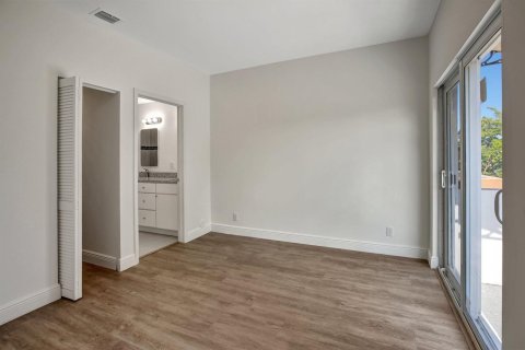 Townhouse in Hollywood, Florida 3 bedrooms, 123 sq.m. № 2400513 - photo 11