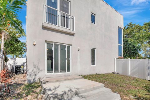 Townhouse in Hollywood, Florida 3 bedrooms, 123 sq.m. № 2400513 - photo 18