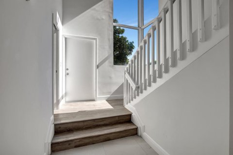 Townhouse in Hollywood, Florida 3 bedrooms, 123 sq.m. № 2400513 - photo 3