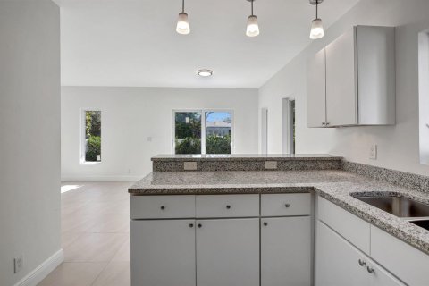 Townhouse in Hollywood, Florida 3 bedrooms, 123 sq.m. № 2400513 - photo 10