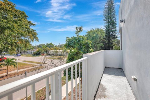 Townhouse in Hollywood, Florida 3 bedrooms, 123 sq.m. № 2400513 - photo 14