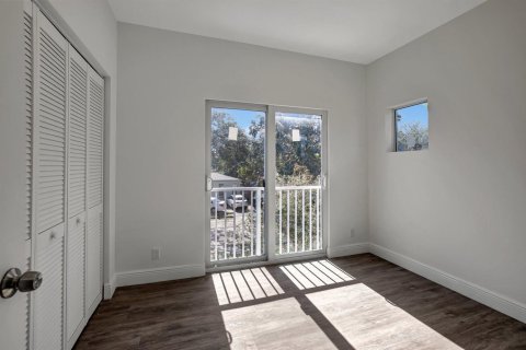 Townhouse in Hollywood, Florida 3 bedrooms, 123 sq.m. № 2400513 - photo 16