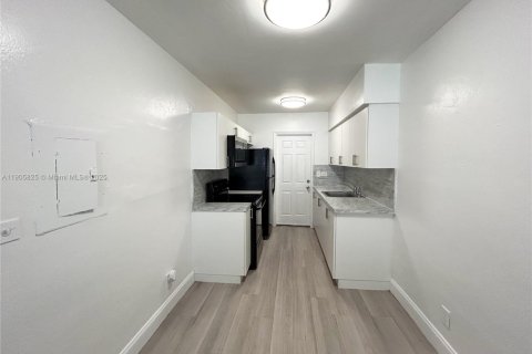 Appartement à louer à Miami, Floride: 1 chambre, 590.86 m2 № 1956290 - photo 3
