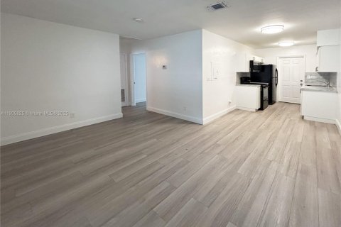Appartement à louer à Miami, Floride: 1 chambre, 590.86 m2 № 1956290 - photo 4