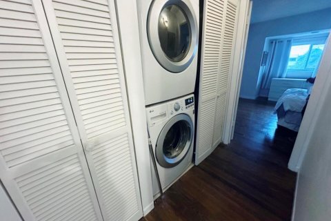 Adosado en alquiler en Jensen Beach, Florida, 2 dormitorios, 117.99 m2 № 910004 - foto 1