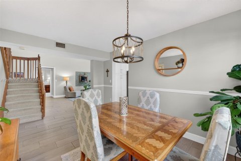 House in Davie, Florida 3 bedrooms, 194.35 sq.m. № 2064970 - photo 12