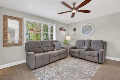 House in Davie, Florida 3 bedrooms, 194.35 sq.m. № 2064970 - photo 30