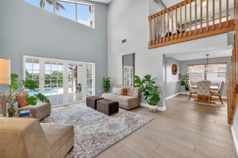 House in Davie, Florida 3 bedrooms, 194.35 sq.m. № 2064970 - photo 6