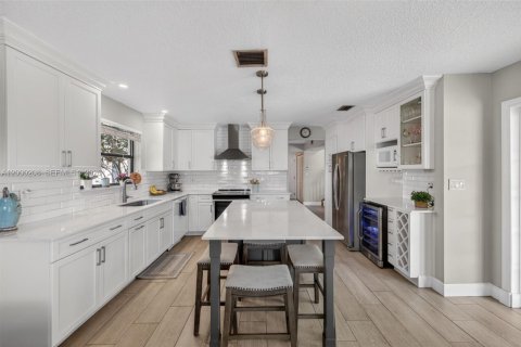 House in Davie, Florida 3 bedrooms, 194.35 sq.m. № 2064970 - photo 23