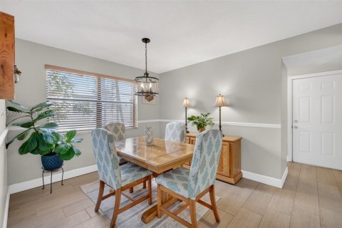 House in Davie, Florida 3 bedrooms, 194.35 sq.m. № 2064970 - photo 13