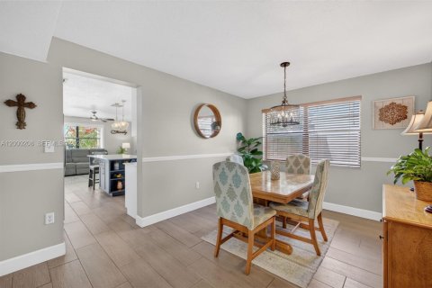 House in Davie, Florida 3 bedrooms, 194.35 sq.m. № 2064970 - photo 16