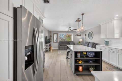 House in Davie, Florida 3 bedrooms, 194.35 sq.m. № 2064970 - photo 24