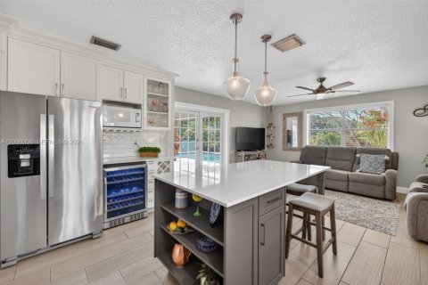 House in Davie, Florida 3 bedrooms, 194.35 sq.m. № 2064970 - photo 26
