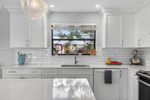 House in Davie, Florida 3 bedrooms, 194.35 sq.m. № 2064970 - photo 21