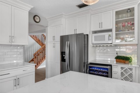 House in Davie, Florida 3 bedrooms, 194.35 sq.m. № 2064970 - photo 27