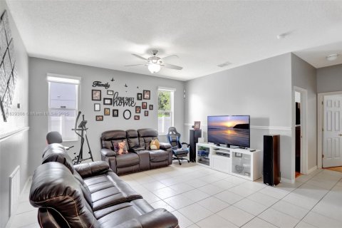 Casa en venta en Kissimmee, Florida, 3 dormitorios № 1804348 - foto 26