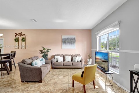 Casa en venta en Kissimmee, Florida, 3 dormitorios № 1804348 - foto 27